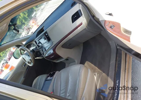 2011 Toyota Sienna Xle V6 z USA, uszkodzony, nr VIN 5TDYK3DC7BS008535